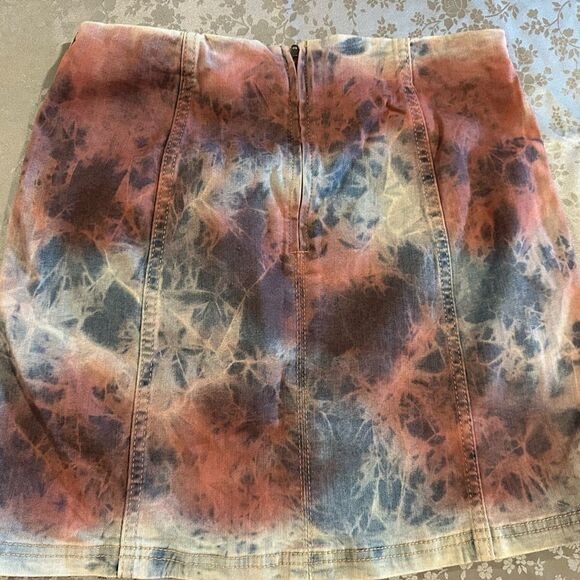 Wild fable size 4 tie-dye denim skirt - Picture 2 of 3
